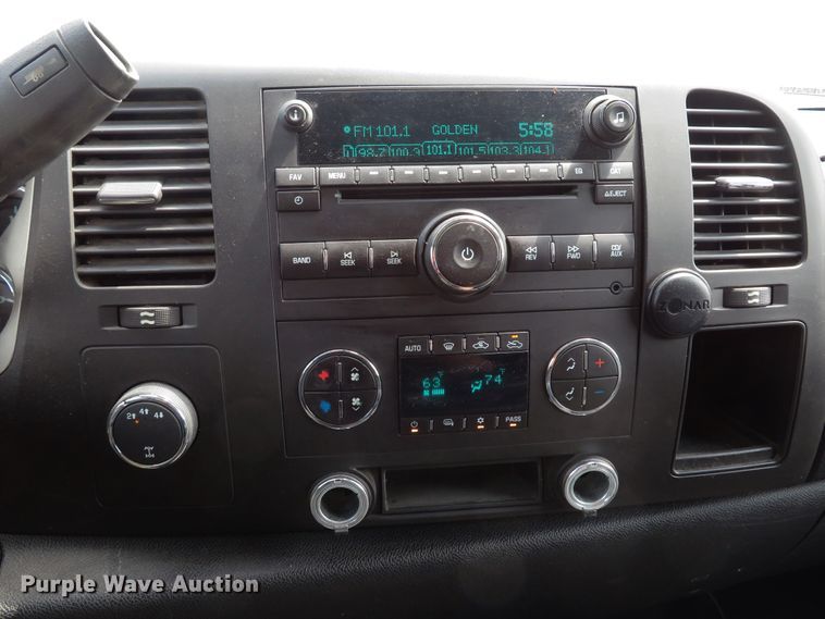 image for item DE8251 2010 Chevrolet Silverado 3500HD Ext. Cab utility bed pickup truck