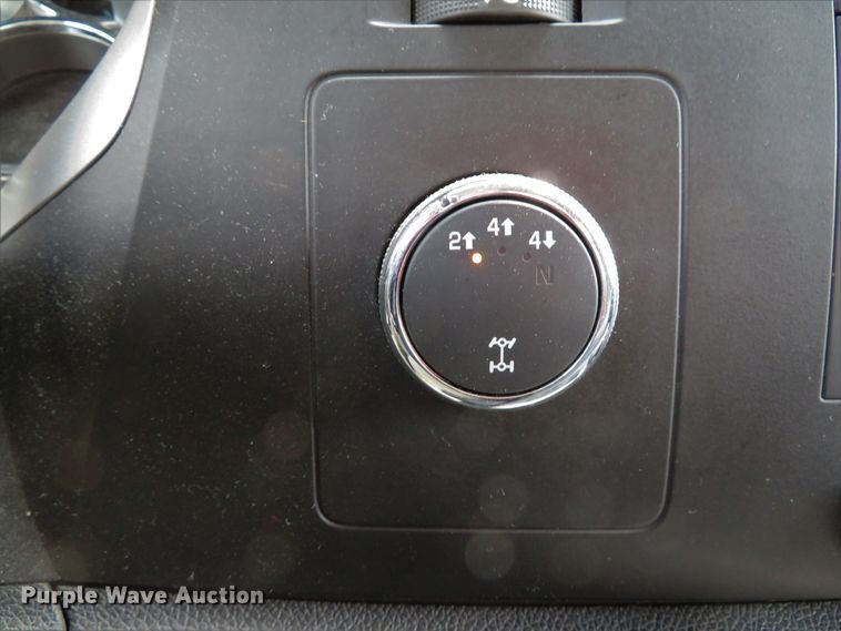 image for item DE8251 2010 Chevrolet Silverado 3500HD Ext. Cab utility bed pickup truck