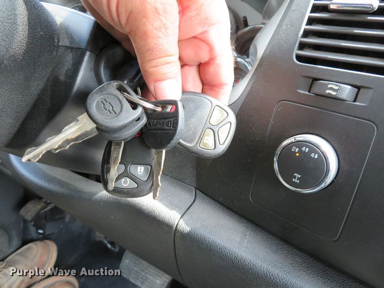 image for item DE8251 2010 Chevrolet Silverado 3500HD Ext. Cab utility bed pickup truck