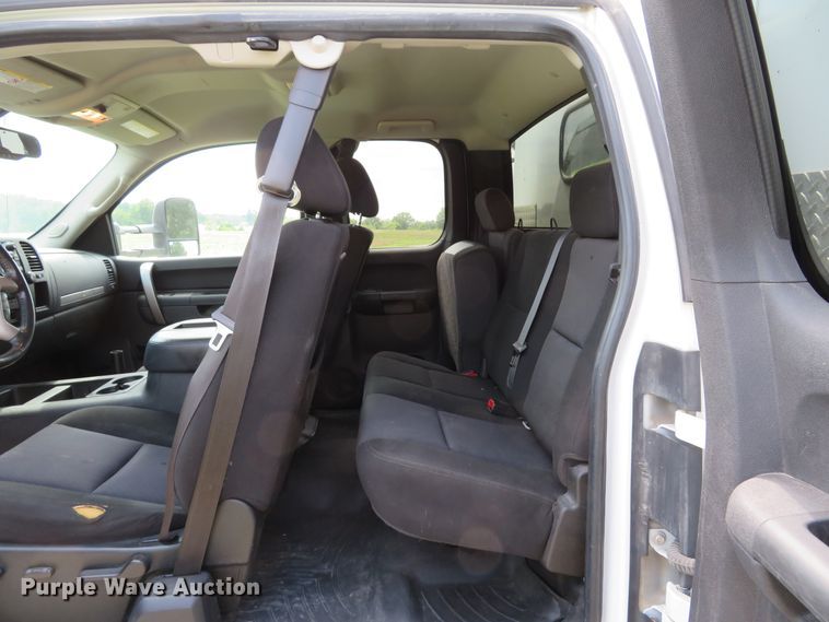 image for item DE8251 2010 Chevrolet Silverado 3500HD Ext. Cab utility bed pickup truck