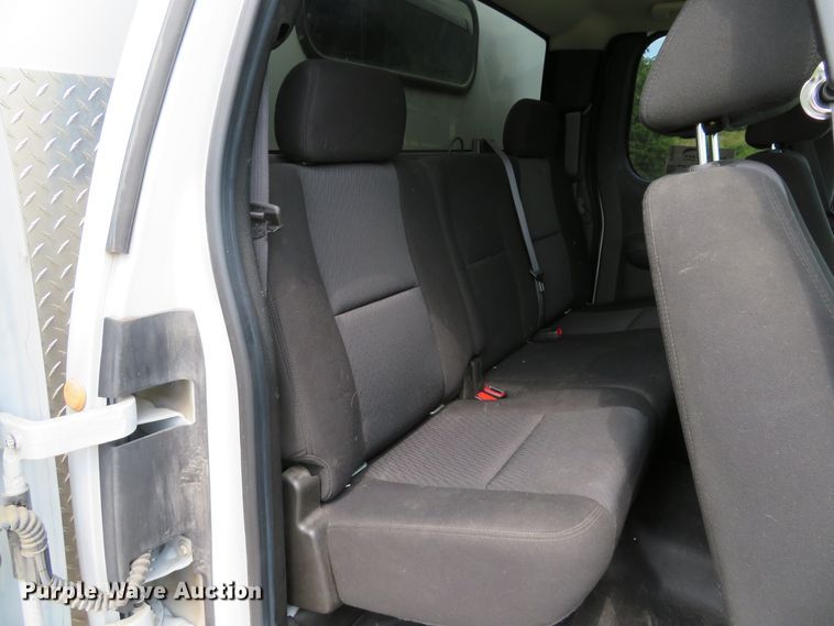 image for item DE8251 2010 Chevrolet Silverado 3500HD Ext. Cab utility bed pickup truck