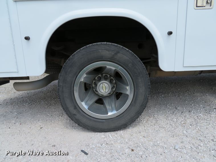 image for item DE8251 2010 Chevrolet Silverado 3500HD Ext. Cab utility bed pickup truck