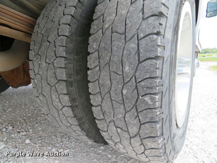 image for item DE8251 2010 Chevrolet Silverado 3500HD Ext. Cab utility bed pickup truck