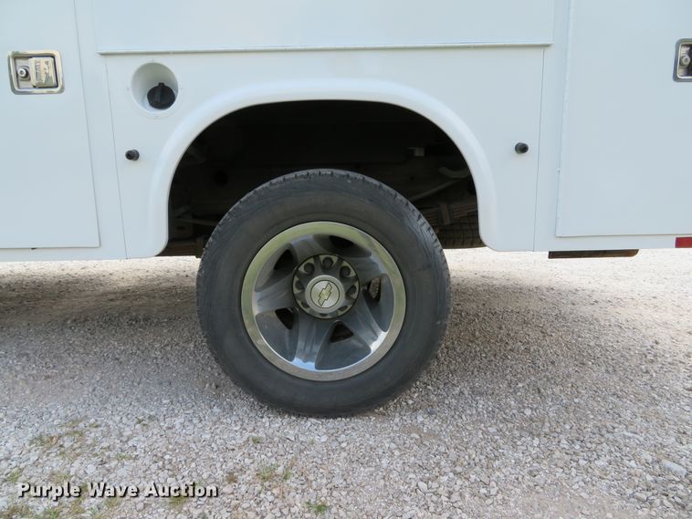 image for item DE8251 2010 Chevrolet Silverado 3500HD Ext. Cab utility bed pickup truck