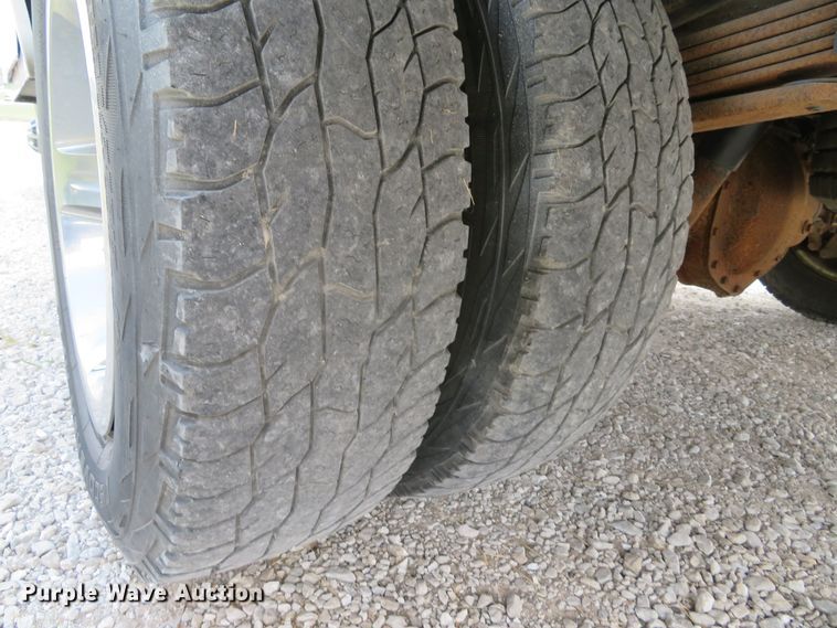 image for item DE8251 2010 Chevrolet Silverado 3500HD Ext. Cab utility bed pickup truck