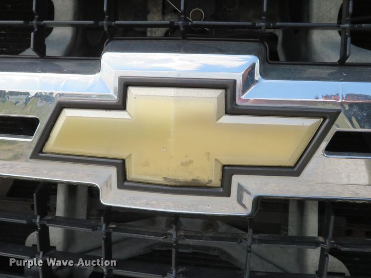 image for item DE8251 2010 Chevrolet Silverado 3500HD Ext. Cab utility bed pickup truck