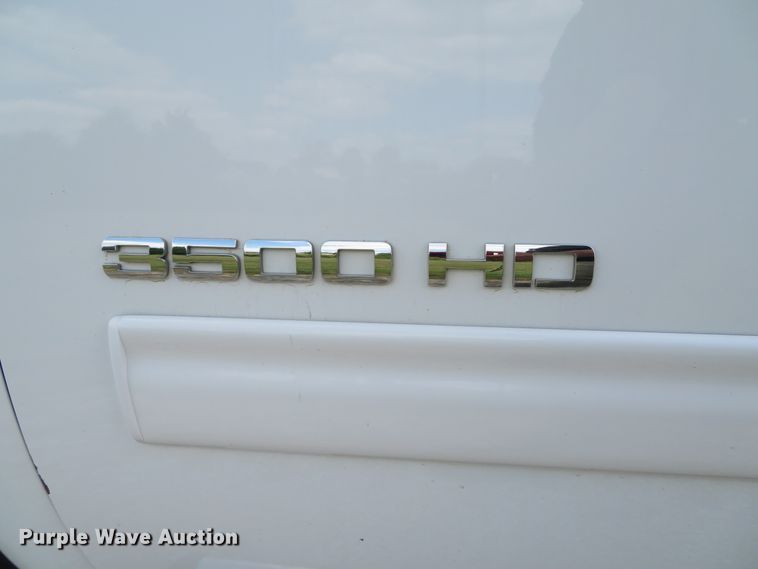 image for item DE8251 2010 Chevrolet Silverado 3500HD Ext. Cab utility bed pickup truck