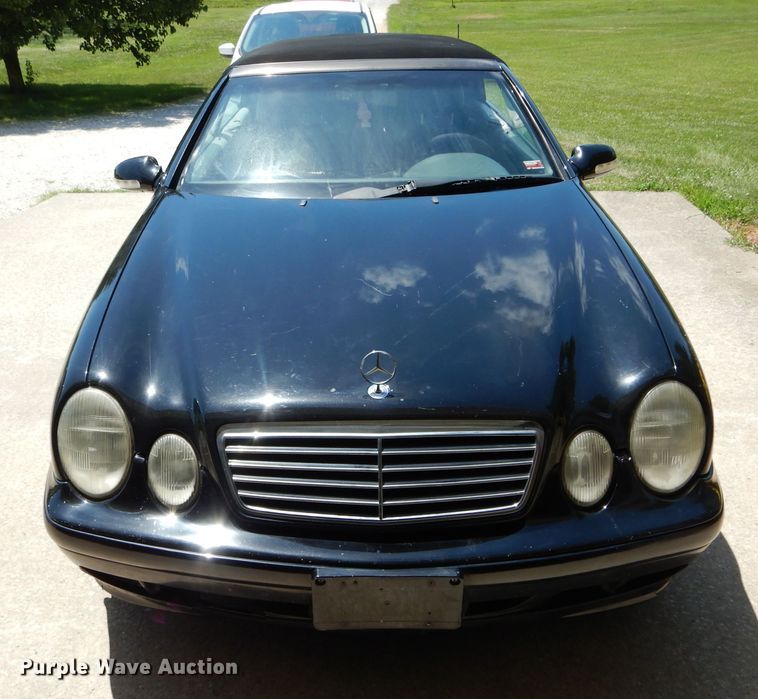 image for item DE8511 2002 Mercedes Benz CLK320 convertible