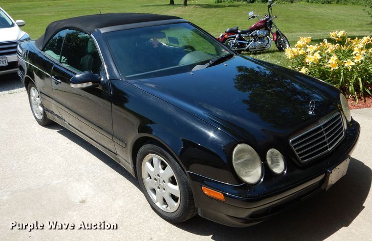 image for item DE8511 2002 Mercedes Benz CLK320 convertible
