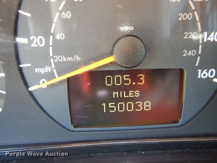 image for item DE8511 2002 Mercedes Benz CLK320 convertible