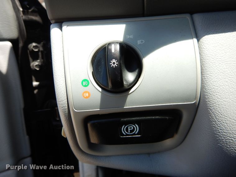 image for item DE8511 2002 Mercedes Benz CLK320 convertible