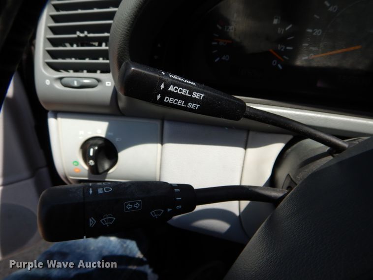 image for item DE8511 2002 Mercedes Benz CLK320 convertible