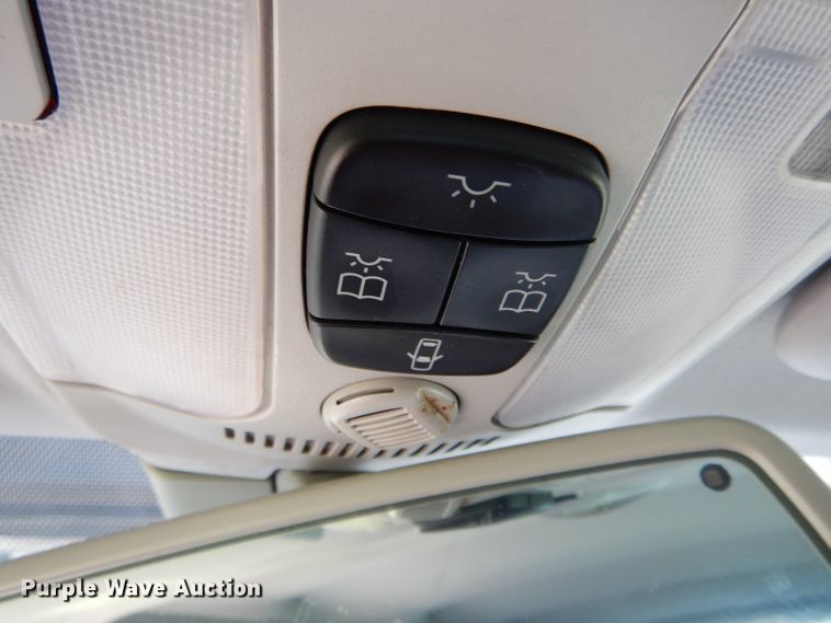 image for item DE8511 2002 Mercedes Benz CLK320 convertible