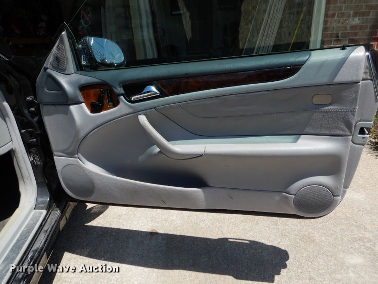 image for item DE8511 2002 Mercedes Benz CLK320 convertible