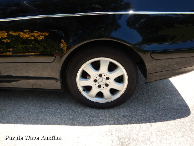 image for item DE8511 2002 Mercedes Benz CLK320 convertible