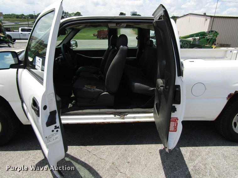 image for item DG1307 2003 Chevrolet Silverado 1500 Ext. Cab pickup truck