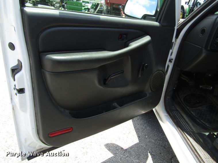 image for item DG1307 2003 Chevrolet Silverado 1500 Ext. Cab pickup truck