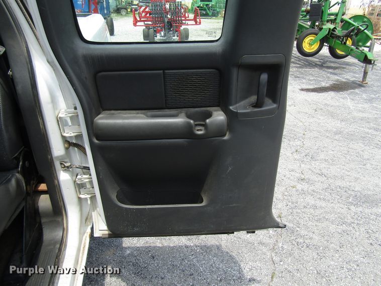 image for item DG1307 2003 Chevrolet Silverado 1500 Ext. Cab pickup truck