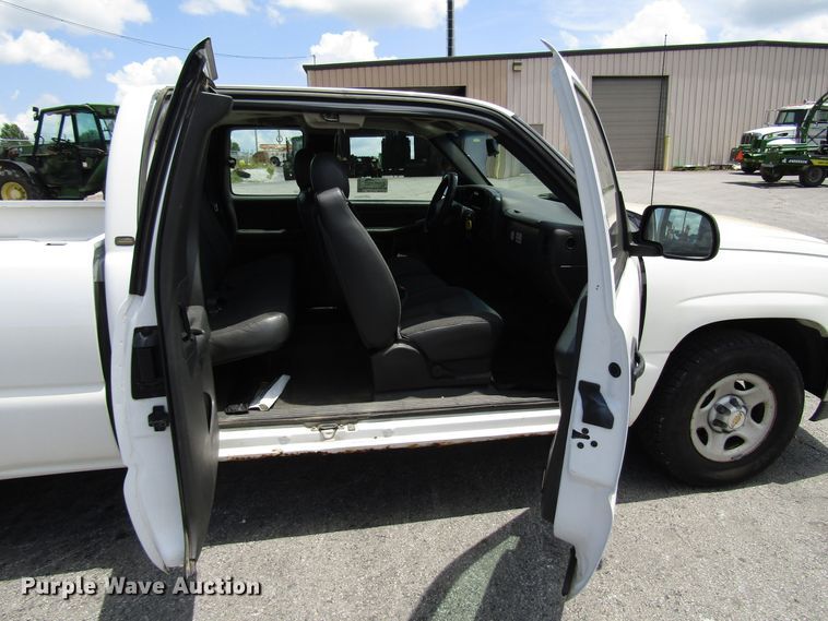 image for item DG1307 2003 Chevrolet Silverado 1500 Ext. Cab pickup truck
