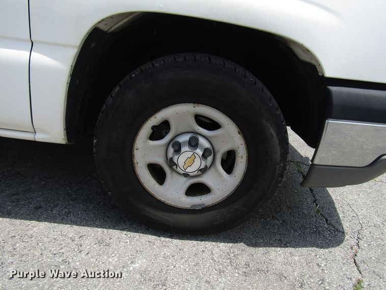 image for item DG1307 2003 Chevrolet Silverado 1500 Ext. Cab pickup truck