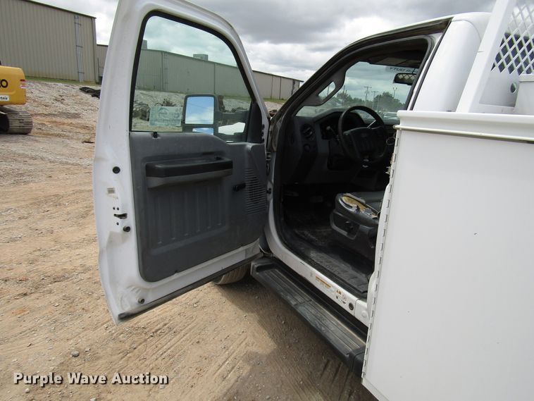 image for item DG1335 2012 Ford F550 service truck with crane