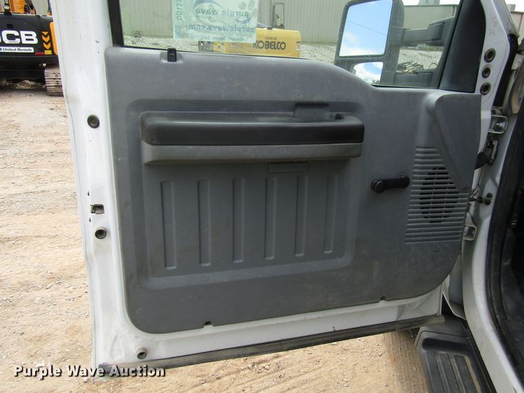 image for item DG1335 2012 Ford F550 service truck with crane