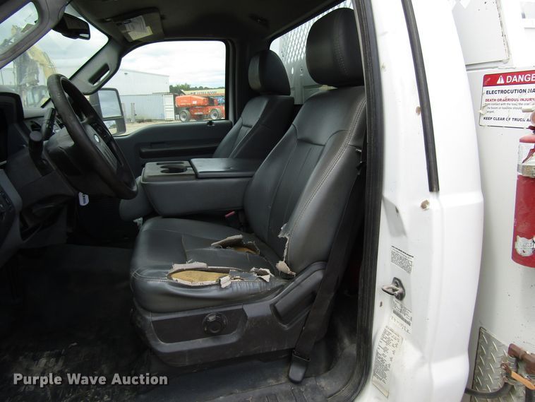 image for item DG1335 2012 Ford F550 service truck with crane