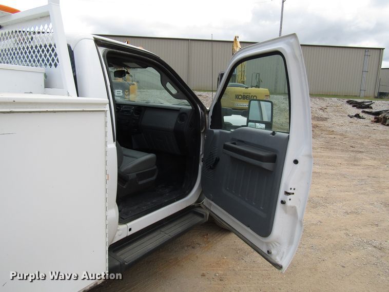 image for item DG1335 2012 Ford F550 service truck with crane