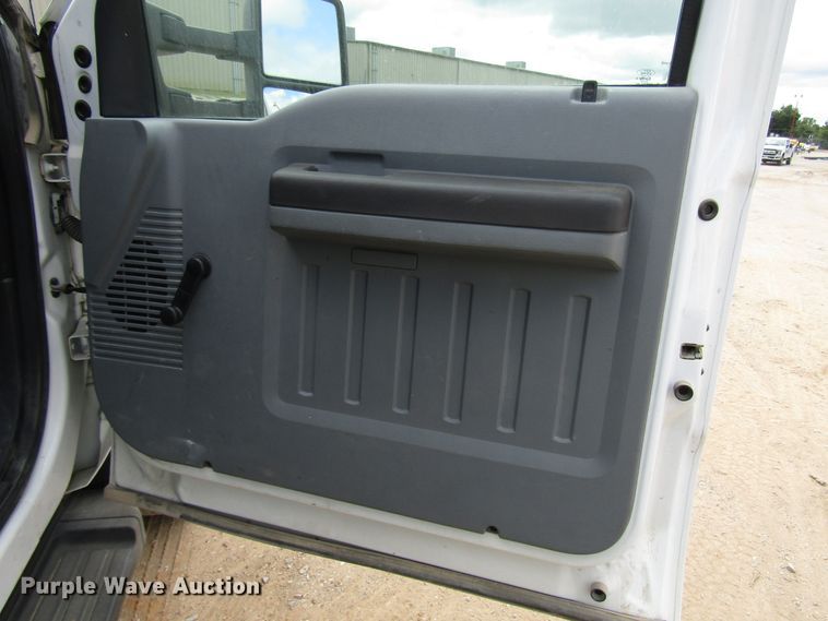 image for item DG1335 2012 Ford F550 service truck with crane