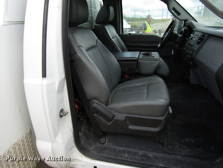 image for item DG1335 2012 Ford F550 service truck with crane