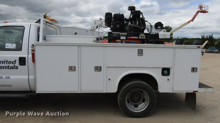 image for item DG1335 2012 Ford F550 service truck with crane