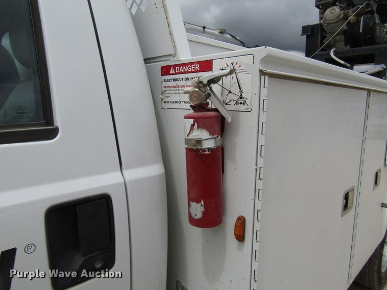 image for item DG1335 2012 Ford F550 service truck with crane