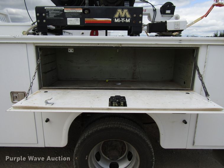 image for item DG1335 2012 Ford F550 service truck with crane