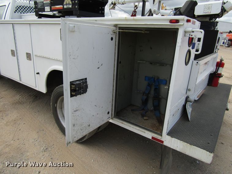 image for item DG1335 2012 Ford F550 service truck with crane