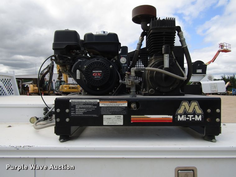 image for item DG1335 2012 Ford F550 service truck with crane