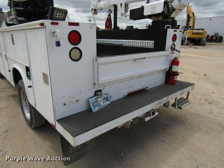image for item DG1335 2012 Ford F550 service truck with crane