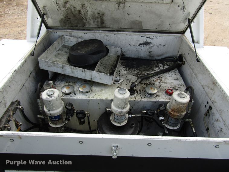 image for item DG1335 2012 Ford F550 service truck with crane