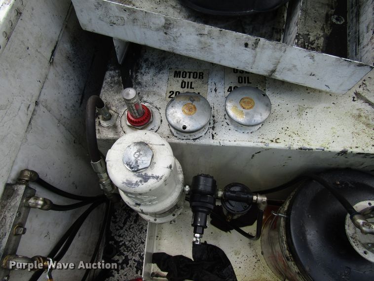 image for item DG1335 2012 Ford F550 service truck with crane