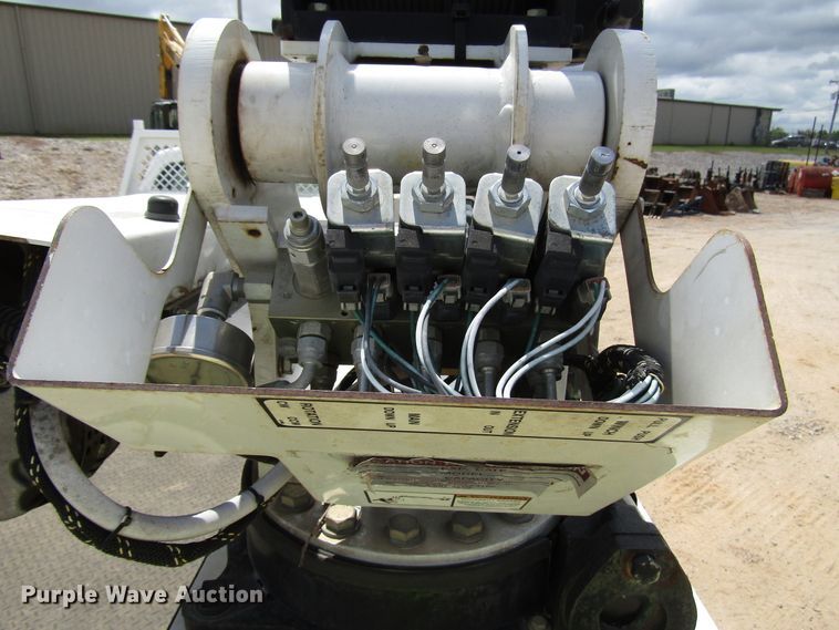 image for item DG1335 2012 Ford F550 service truck with crane