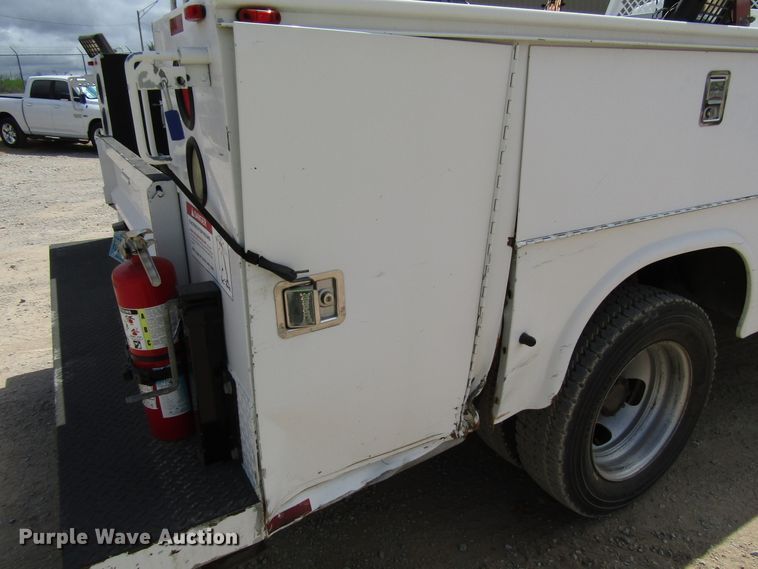 image for item DG1335 2012 Ford F550 service truck with crane