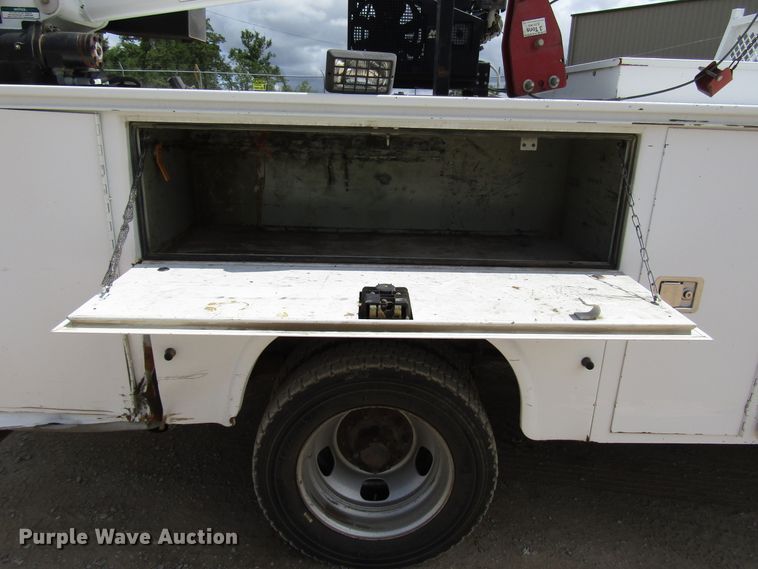 image for item DG1335 2012 Ford F550 service truck with crane
