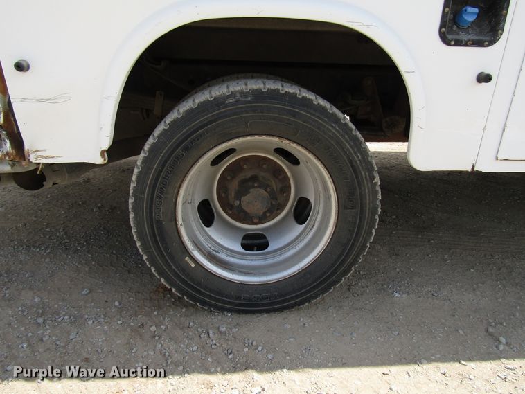 image for item DG1335 2012 Ford F550 service truck with crane