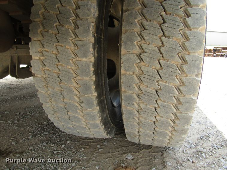 image for item DG1335 2012 Ford F550 service truck with crane