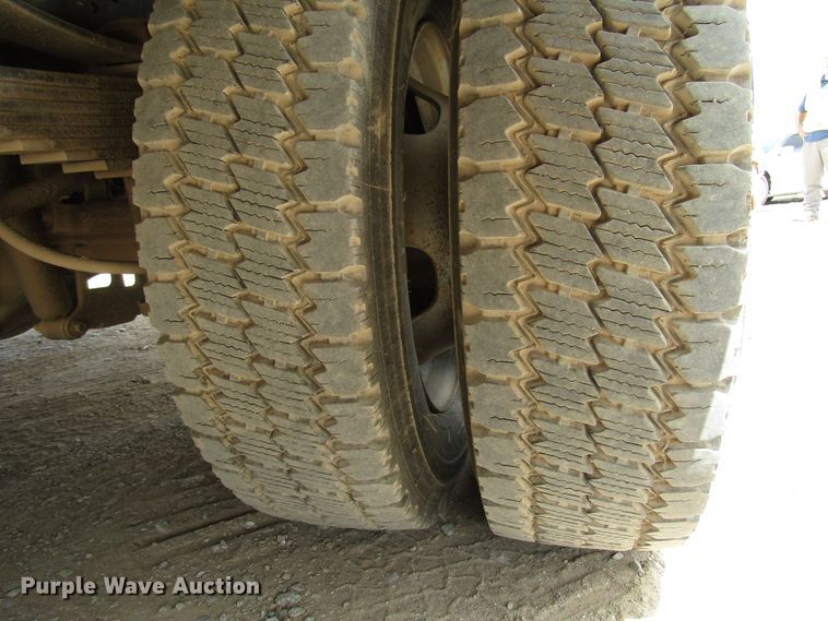 image for item DG1335 2012 Ford F550 service truck with crane