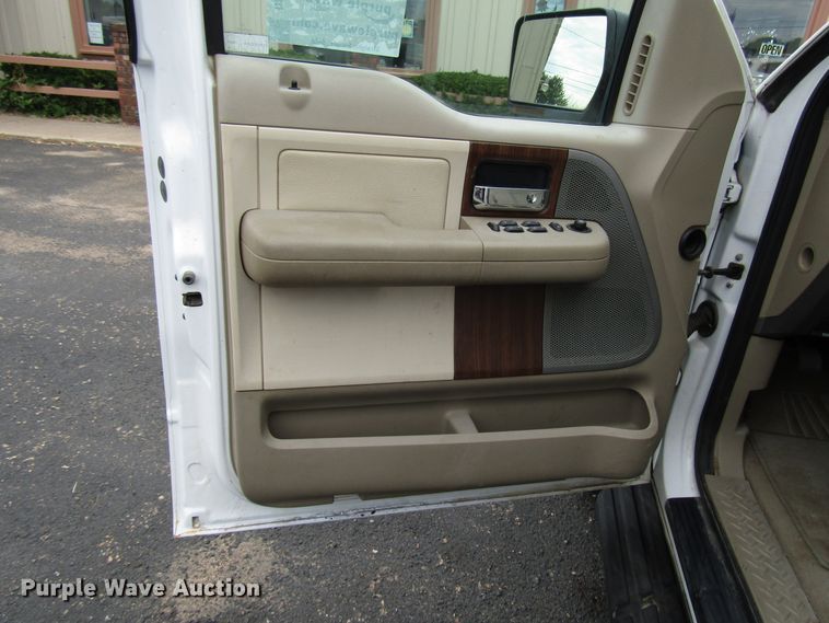 image for item DG1375 2004 Ford F150 SuperCrew pickup truck