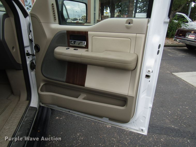 image for item DG1375 2004 Ford F150 SuperCrew pickup truck