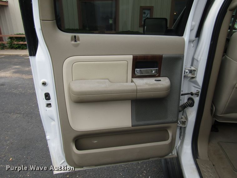 image for item DG1375 2004 Ford F150 SuperCrew pickup truck