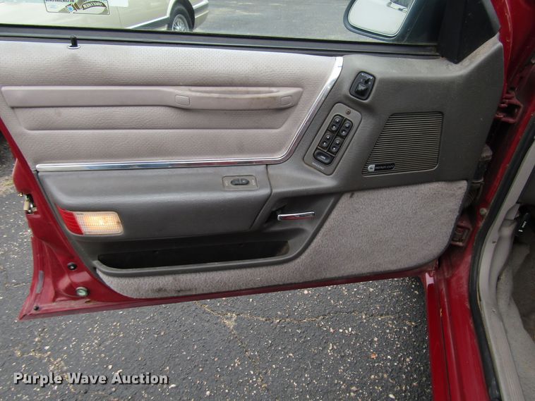 image for item DG1377 1989 Ford Taurus SHO