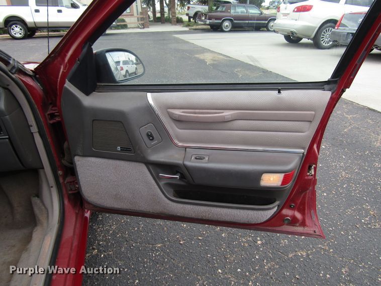 image for item DG1377 1989 Ford Taurus SHO