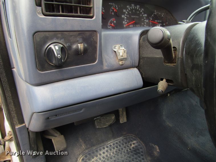 image for item DG1378 1999 Ford F350 Super Duty Crew Cab pickup truck